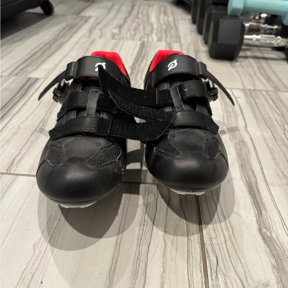 Nearly new men’s peloton shoes with Look cleats size 45